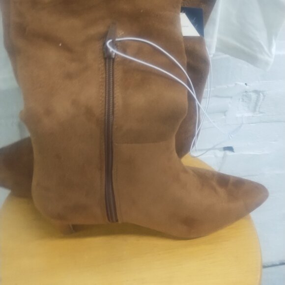 Females Universal thread bread boots size 7.5 plus free XXl shirt - Picture 3 of 8